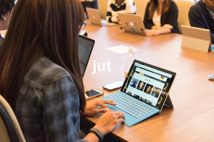 jut